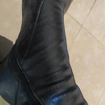Minderwertigen Stradivarius Stiefeletten schon nach 10 Mal Tragen kaputt