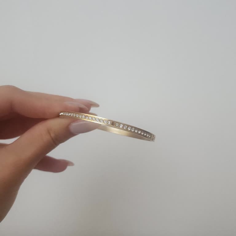 Guess Bilekliğinin Taşı Hemen Düştü, Hayal Kırıklığı Yaşadım