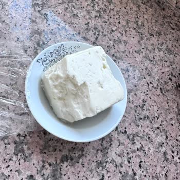 Premium Ezine Peynirinde Yoğun Koku Ve Mağduriyet