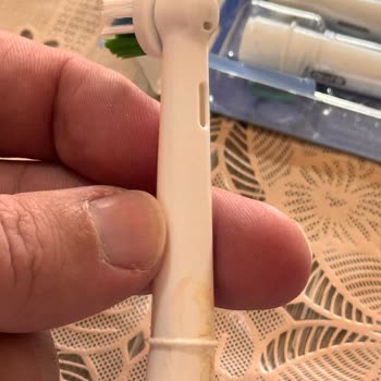 Oral-B Cepillo, cabezales con manchas y defecto de higiene en Amazon
