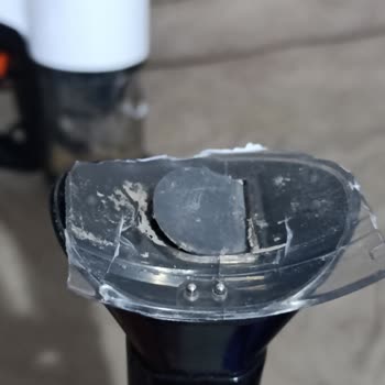 Hediye Elektrikli Süpürgenin Haznesi 7 Ayda Kırıldı Garanti İşe Yaramıyor