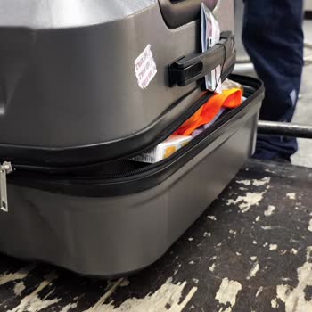 Sunexpress Münih Uçuşunda Valizim Hasarlı Ve Eksik Eşyalarla Teslim Edildi