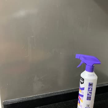 Temizlik Ürünü Dolaplarda Renk Açılmasına Sebep Oldu