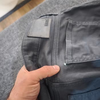 Mavi Pantolonun Kısa Sürede Yırtılması Kaliteye Güvenimi Sarstı