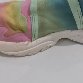 Hummel Refused to Replace the Shoes That Fell Apart After Light Use