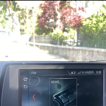 BMW Araç Ekranında Nedensiz Siyah Lekeler Oluştu