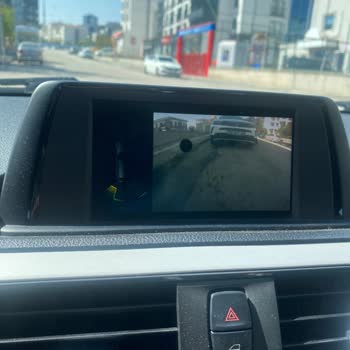 BMW Araç Ekranında Nedensiz Siyah Lekeler Oluştu