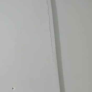 Çevre Ve Şehircilik Bakanlığı Deprem Sonrası Hasarlı Evde Can Güvenliğimiz Yok!