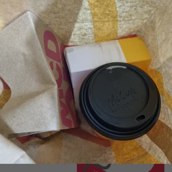 Yanlış Ve Dökülmüş Kahveyle Gelen Sipariş Masamı Ve Cihazımı Mahvetti