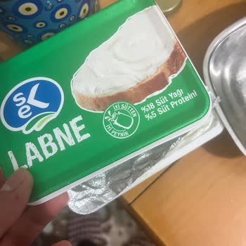 Yeni Açılan Labne Peynirinde Küf Ve Kötü Tat Deneyimi