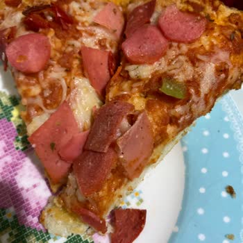 Aldığım Pizzada Ağır Yanık Kokusu Nedeniyle Yiyemedik