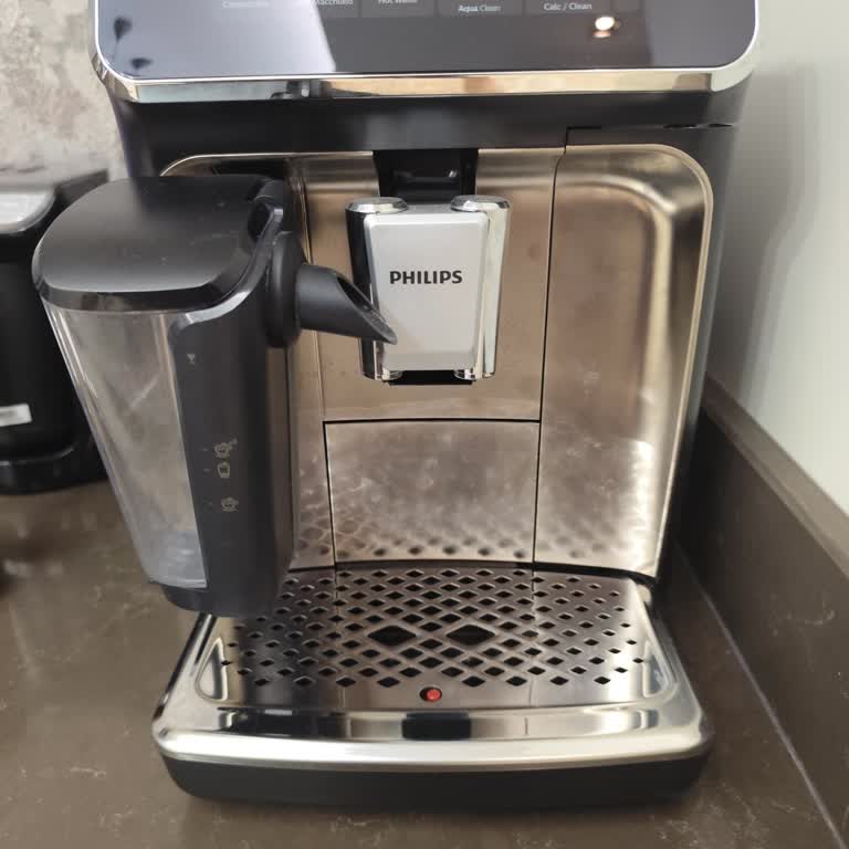 Philips Kahve Makinesi Su Haznesi Kırıldı, 2 Aydır Yedek Parça Temin Edilemiyor