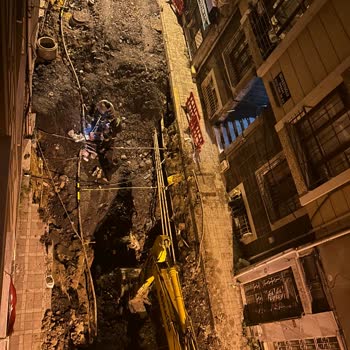 Bayrampaşa Cumhuriyet Caddesi'nde Bitmeyen Altyapı Çalışması Mağduriyeti