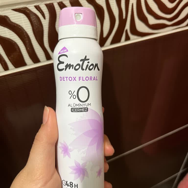 Emotion Mor Deodorant Kapağından Sızıyor, Ürün Hızla Tükeniyor