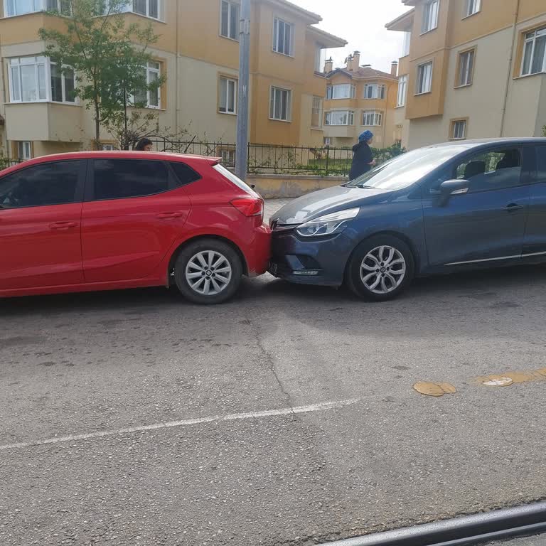 Kaza Sonrası Hasar Ve İkame Araç Sürecinde Bilgi Eksikliği Ve Mağduriyet