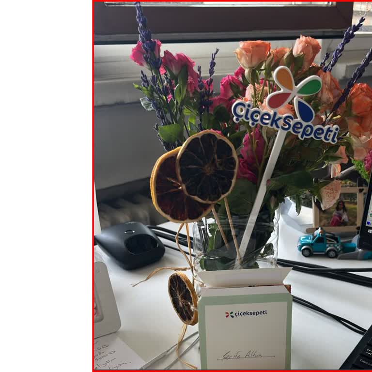 Teslimat Saatine Uyulmadı Çiçek Kırık Ve Özensiz Teslim Edildi