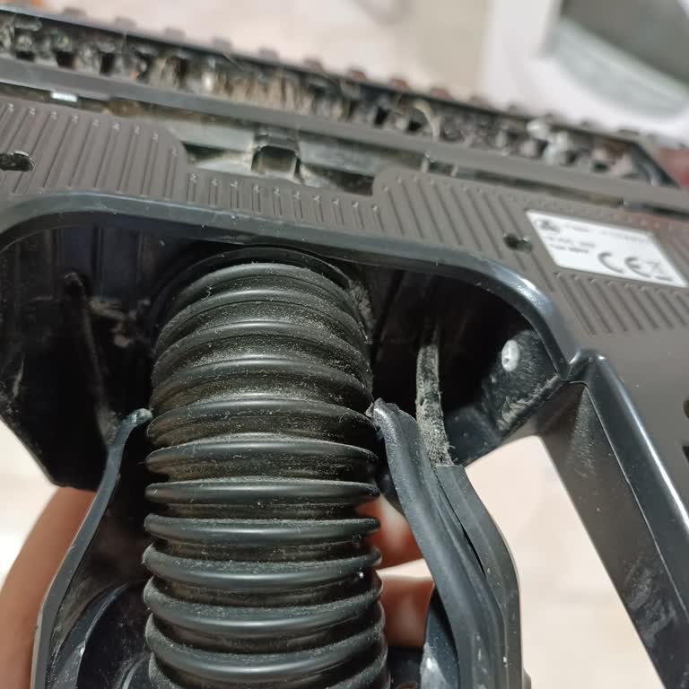 Bosch Unlimited Serie 6 Süpürge Başlığının Garanti Sonrası Kırılması Ve Servis Süreci