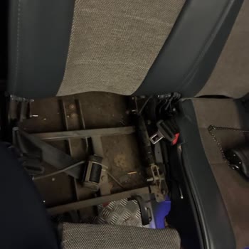 Kırık Koltuklu Ve Emniyet Kemersiz Otobüste Can Güvenliğimiz Tehlikeye Atıldı