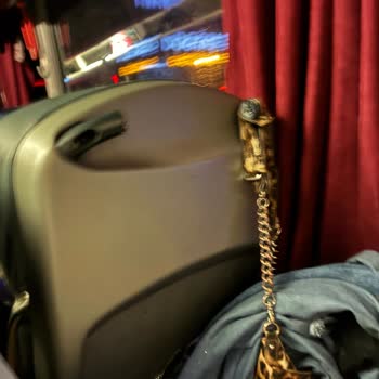 Kırık Koltuklu Ve Emniyet Kemersiz Otobüste Can Güvenliğimiz Tehlikeye Atıldı