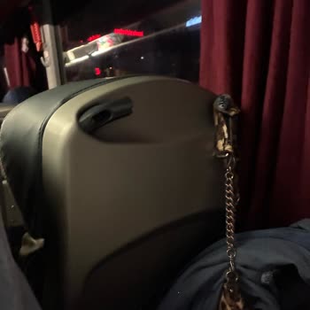 Kırık Koltuklu Ve Emniyet Kemersiz Otobüste Can Güvenliğimiz Tehlikeye Atıldı