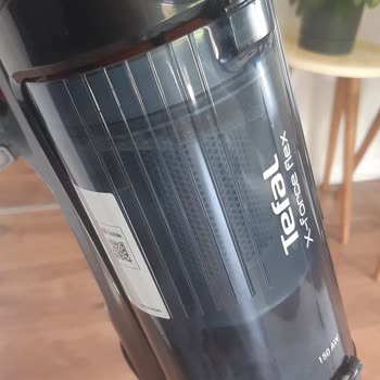 Süpürge Sürekli Duruyor Ve Toz Haznesi Tam Oturmuyor