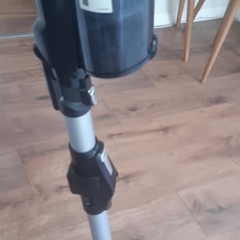 Süpürge Sürekli Duruyor Ve Toz Haznesi Tam Oturmuyor