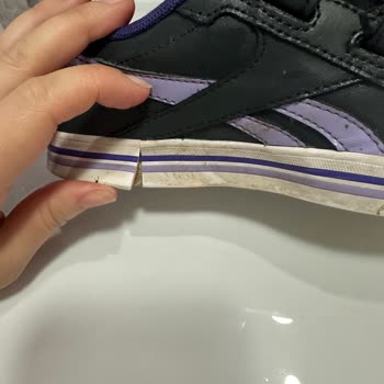 Reebok Ayakkabı İlk Kullanımda Dağıldı, Paramız Çöpe Gitti
