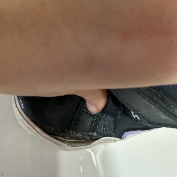 Reebok Ayakkabı İlk Kullanımda Dağıldı, Paramız Çöpe Gitti