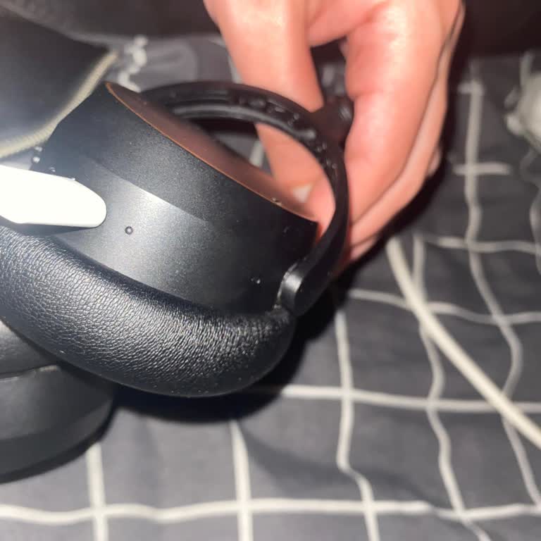 My Sennheiser Accentum Wireless Headphones Suddenly Stopped Charging