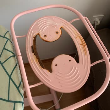 Ütü Masasının Ütü Koyma Yerinde Paslanma Sorunu