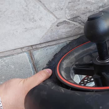 Navee N65'in Sürekli Patlayan Arka Tekerleği Ve Yetersiz Satıcı Desteği