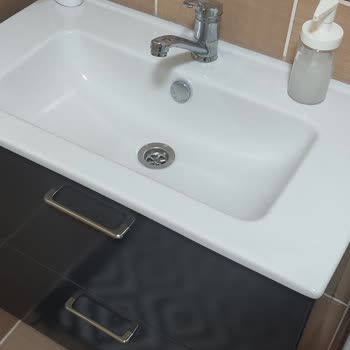 Dar Lavabo Tasarımı Ve Kullanım Sorunları Nedeniyle Büyük Hayal Kırıklığı