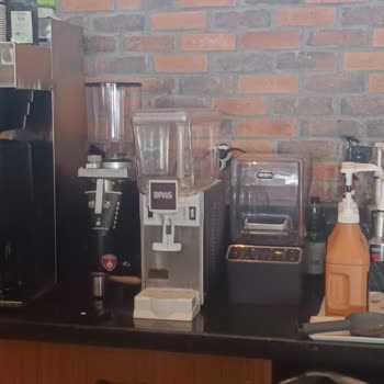 Arabica Coffee House Yenikent Şubesinde Tatlı ve Soğuk İçecek Eksikliği Müşterileri Mağdur Ediyor