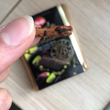 Çikolatanın İçinden Odun Parçası Çıkmasıyla Yaşadığım Şok Ve Hayal Kırıklığı