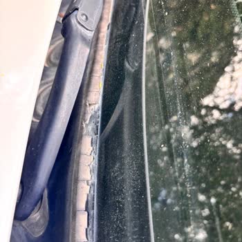 BMW Araçta Ön Cam Plastik Ve Kapı Kollarında Deformasyon Sorunu