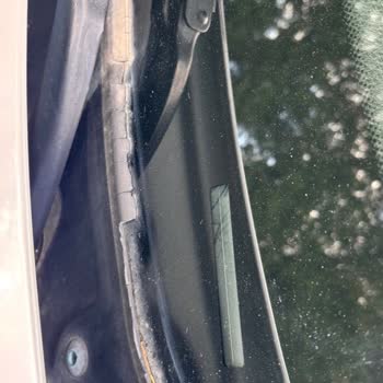 BMW Araçta Ön Cam Plastik Ve Kapı Kollarında Deformasyon Sorunu