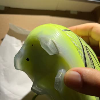 6 Kez Giyilen Nike Kramponun Dişleri Kırıldı, İade Talebim Reddedildi