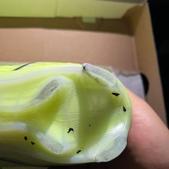 6 Kez Giyilen Nike Kramponun Dişleri Kırıldı, İade Talebim Reddedildi