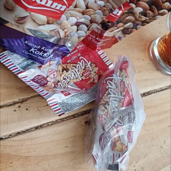 Tadımca Yer Fıstıklı Üründen Plastik Parçası Çıkması Ve Müşteri Hizmetlerine Ulaşılamaması