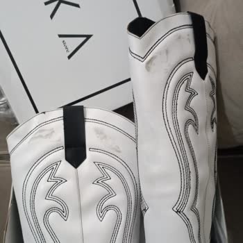 Lekeli Ve Kusurlu Ayakkabı Sağlık Sorununa Yol Açtı