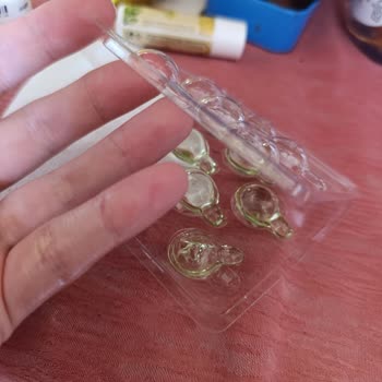 Ürün Çekmecede Saklanmış Kapsüller Akmış Ve Yağ Her Yere Dağılmış