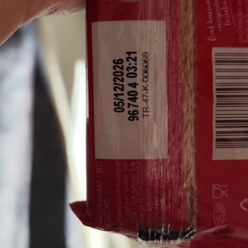 Filiz Makarna Üzerinde Siyah Noktalar Güvenimi Sarstı