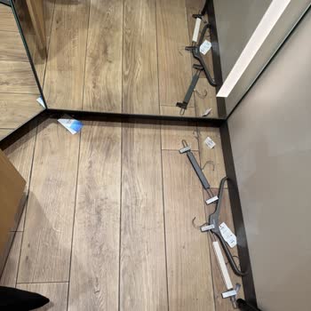 Deneme Kabininin Temizliği Yetersizdi