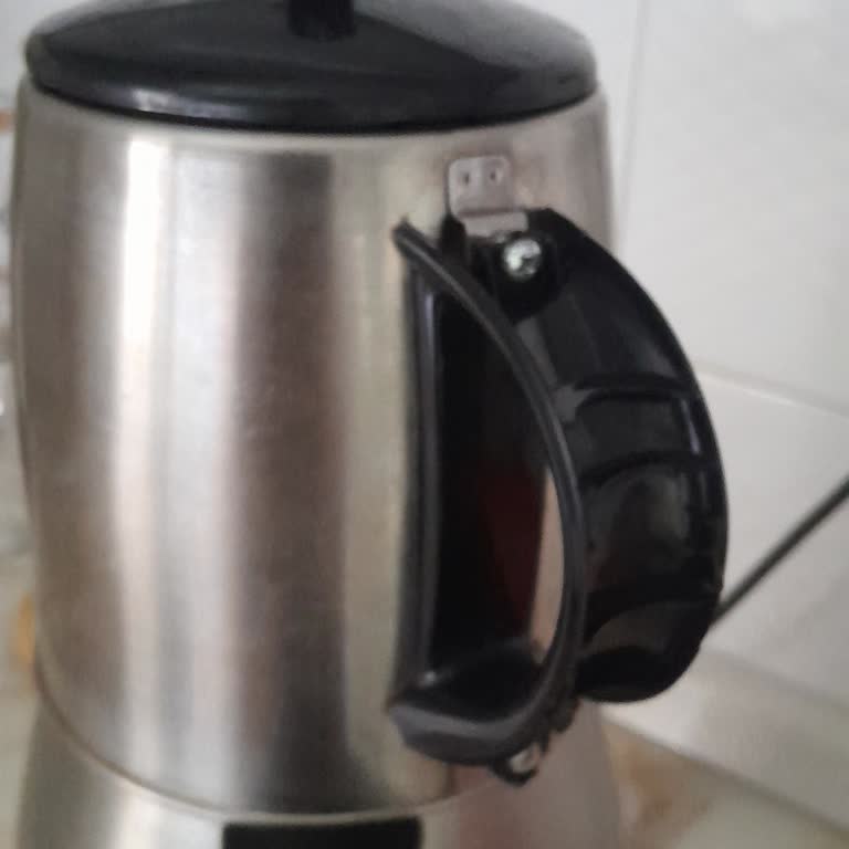 Sinbo Çay Makinesi Kulpu Kısa Sürede Kırıldı, Yedek Parça Bulunamıyor