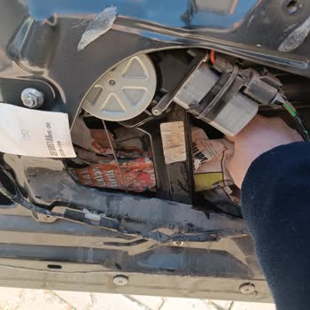 Fiat Linea Kapı Döşemesinden Çıkan Gazete Parçası Güven Endişesi Yarattı