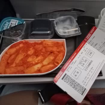 Yanlış Yemek Servisi Ve Yetersiz Kabin Görevlisi Nedeniyle Mağduriyet