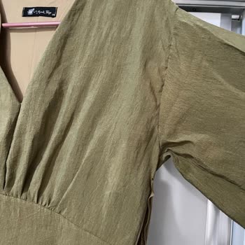 Bir Kez Giyilen Elbisede Renk Değişimi Ve Yetersiz Mağaza Desteği