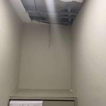 Otel Odasında Kanalizasyon Kokusu Ve Agresif Personel Nedeniyle Gece Dışarıda Kaldık