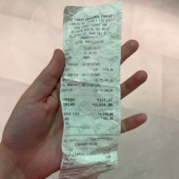 Zara'dan Alınan Takım İlk Yıkamada Söküldü, Mağaza Çözüm Sunmadı