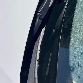 BMW 320i Ön Cam Fitilinde Beklenmedik Kopma Sorunu Yaşadım